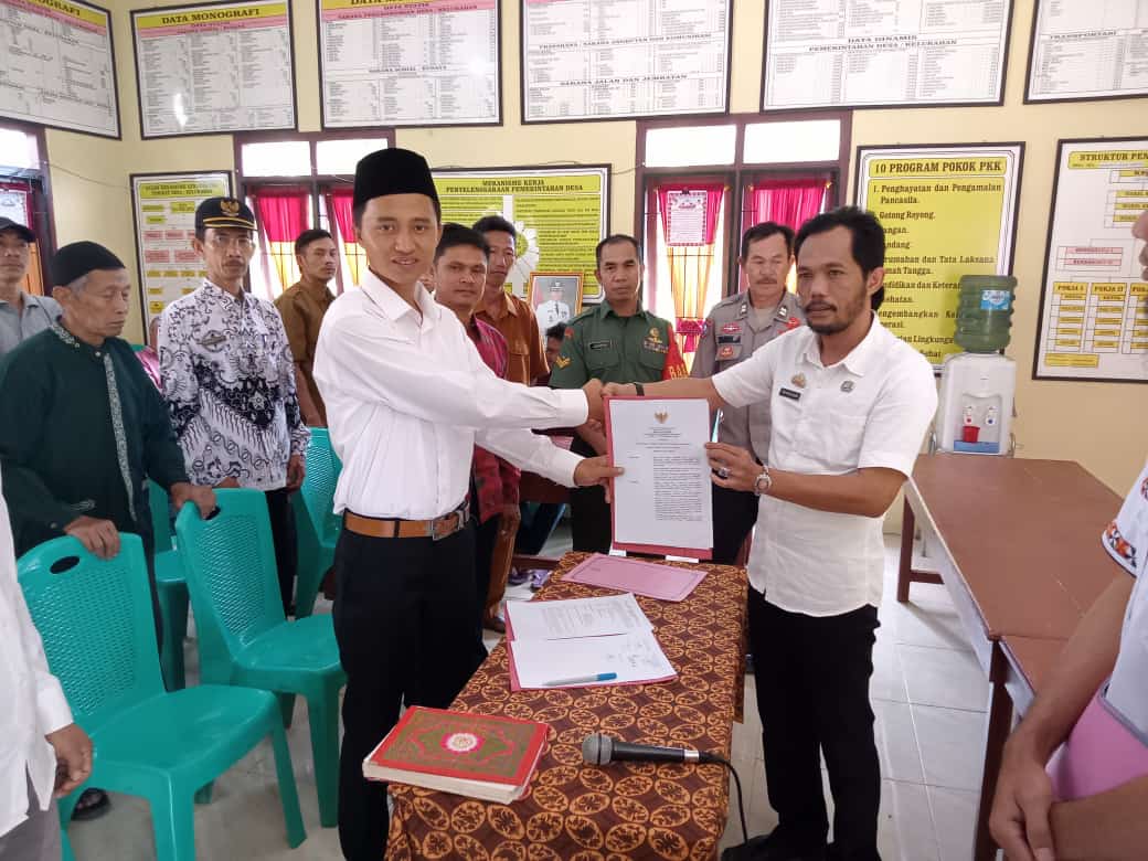 Pj Peratin Tapaksiring Lantik dan Ambil Sumpah Jabatan Juru Tulis