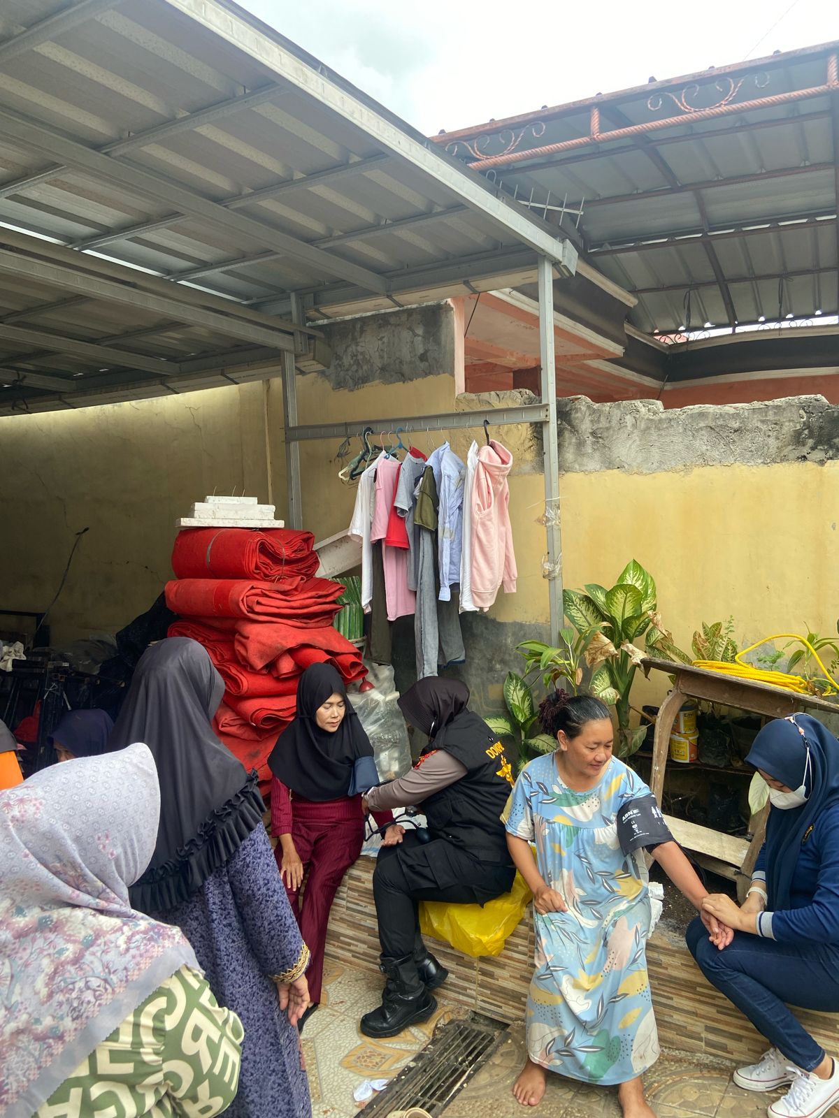 Polresta Bandar Lampung Bersama Tim Medis Periksa Kesehatan Korban Banjir