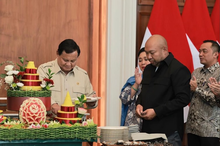 Seluruh Indonesia Rayakan HUT ke-74 Prabowo dengan Nasi Goreng Telur Ceplok