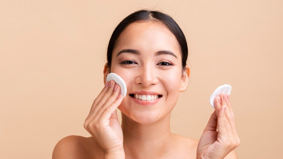 8 Kebiasaan Harian yang Bantu Wajah Tetap Bersih dan Glowing