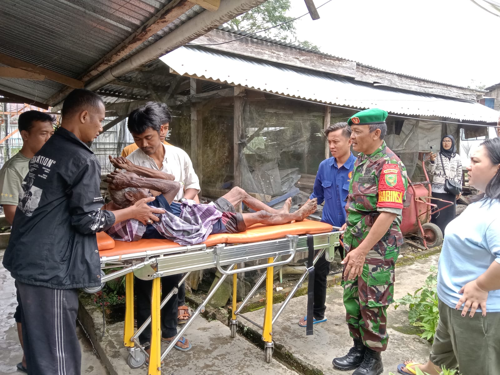 Rumah Terbakar, Kakek 72 Tahun Dilarikan ke RSUDAU Akibat Mengalami Luka