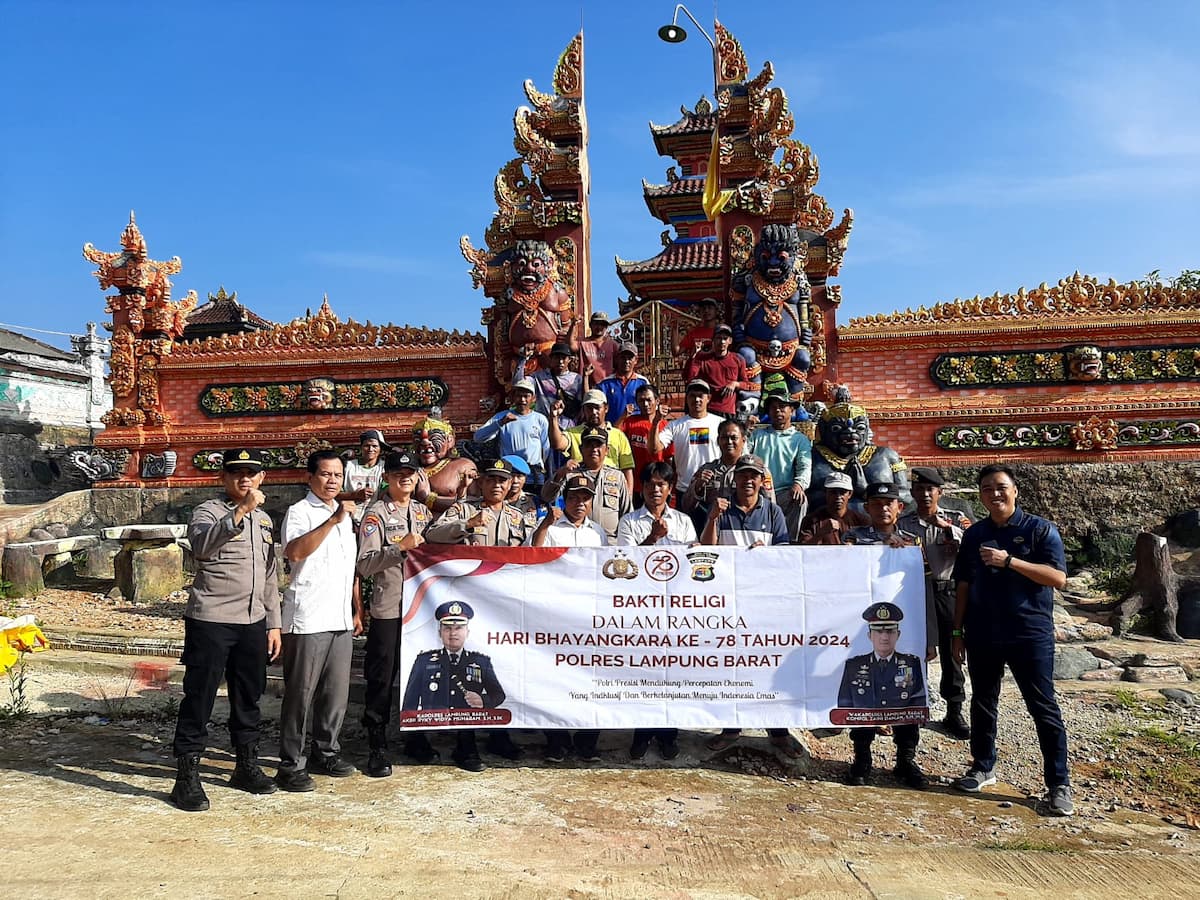 Momentum Hari Bhayangkara Ke-78 Polsek Sumber Jaya Giat Bhakti Religi di Bali Dharma Kerti 