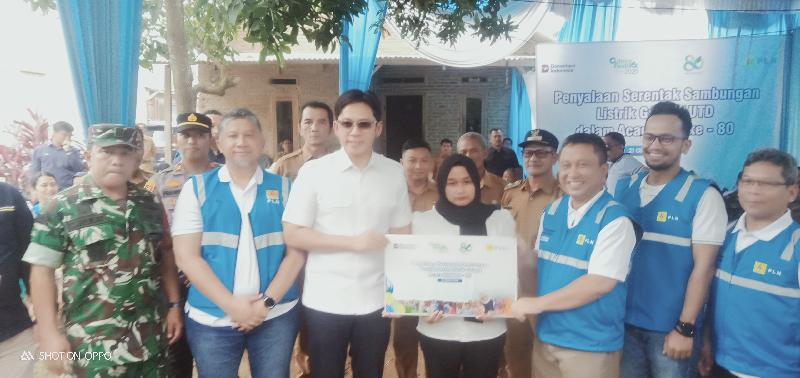 Lewat Progam LUTD PLN Terangi warga Desa Jatimulyo, Bupati Egi: Ini Inisiatif yang Sangat Mulia 