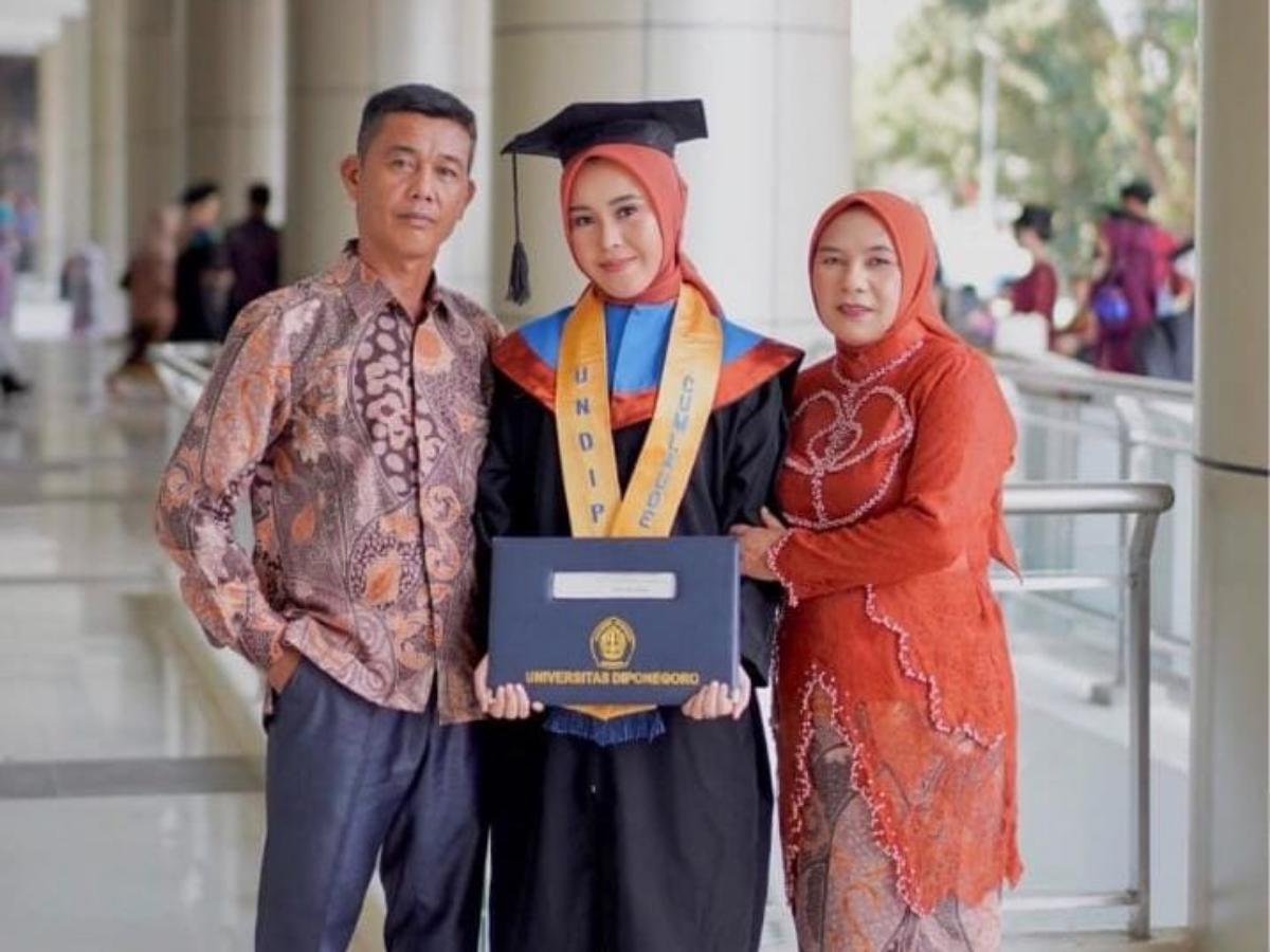 Raih IPK 4.0, Mahasiswi Magister Hukum Asal Lampung Barat Jadi Lulusan Terbaik Undip