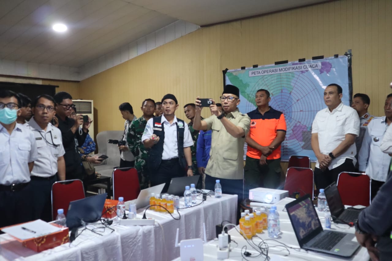 Antisipasi Cuaca Ekstrem, Gubernur Lampung Tinjau Posko Operasi Modifikasi Cuaca