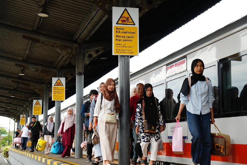 Lonjakan Penumpang Kereta Api Warnai Libur Isra Mi'raj di Wilayah Divre IV Tanjung karang 
