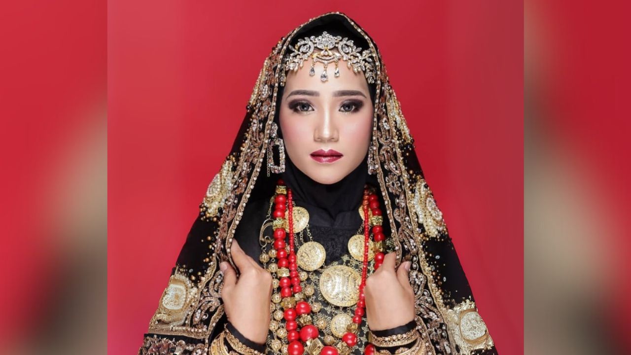 Pakaian Adat Koto Gadang  yang Anggun dan Sederhana