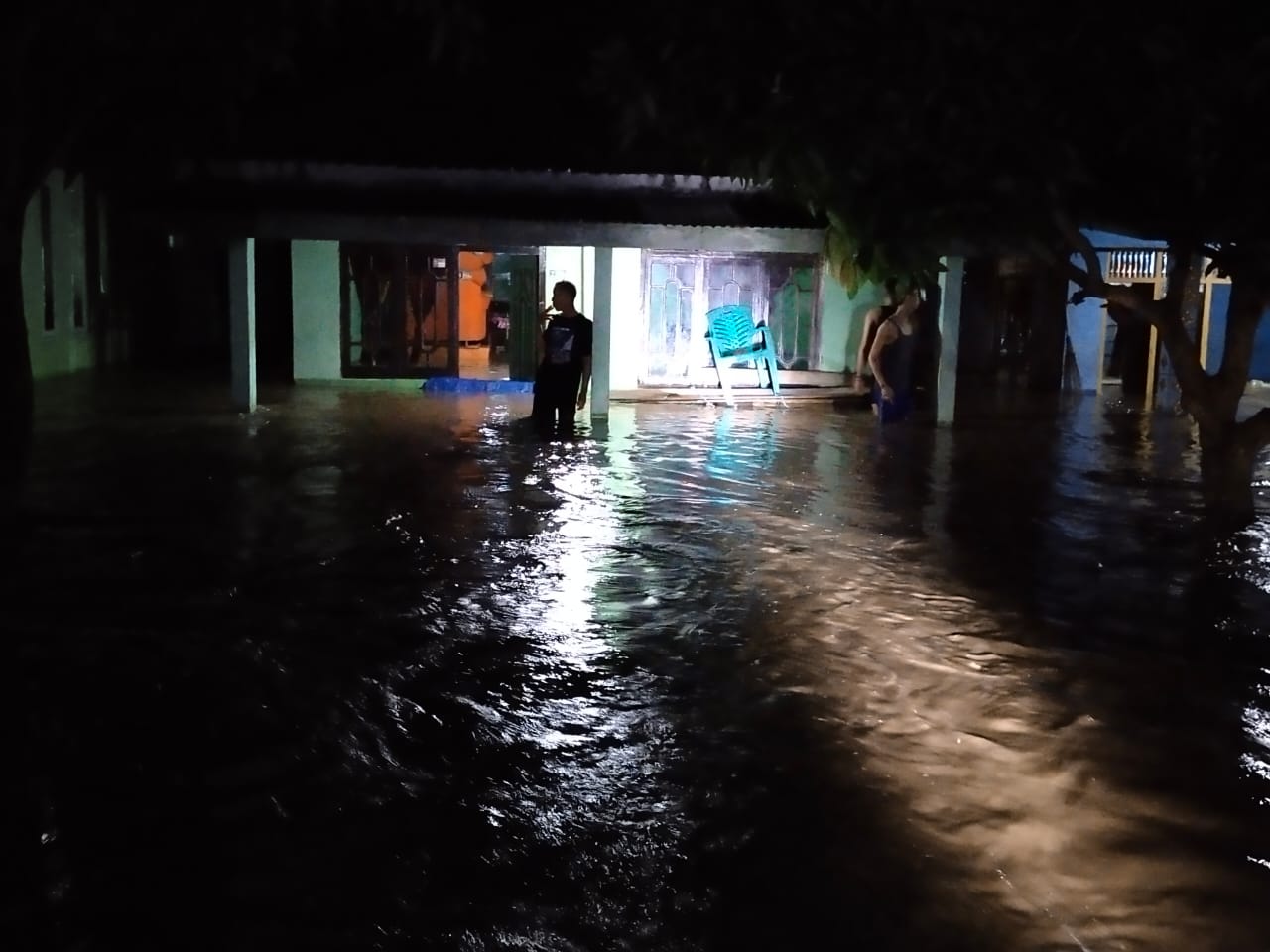 Way Tenumbang Meluap, Sejumlah Pemukiman Penduduk di Pekon Sukarame Dilanda Banjir