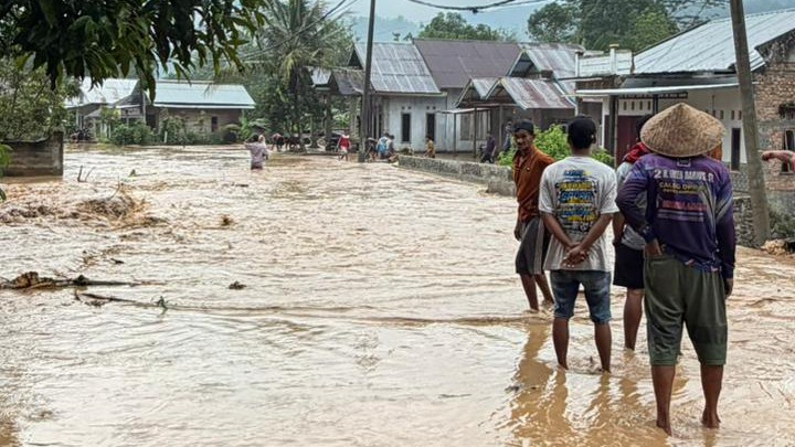 Hujan Deras Dua Jam, Sungai Way Melebui Lunik Meluap Rendam 10 Rumah di Pekon Tembelang