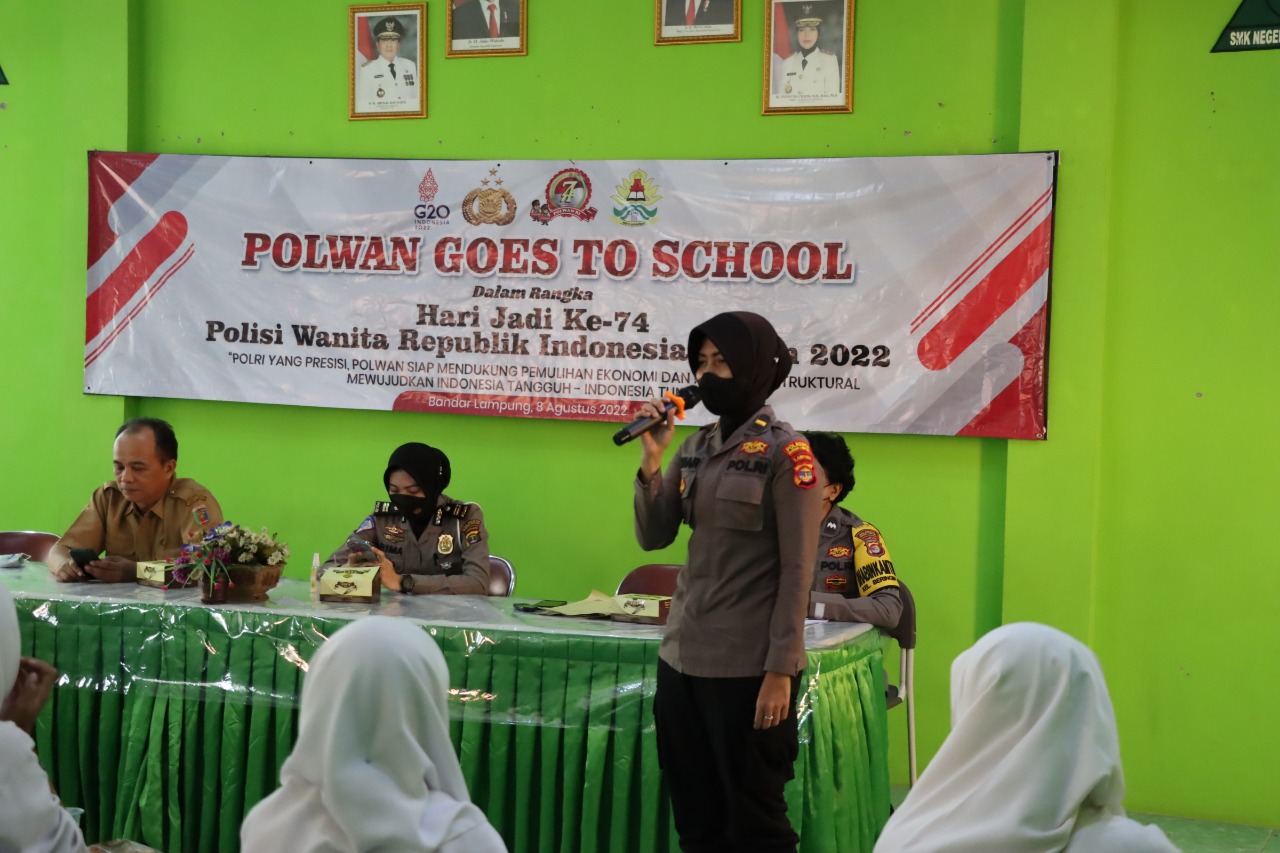 Sambut HUT Polwan Ke-74, Polwan Polresta Bandarlampung Goes to School