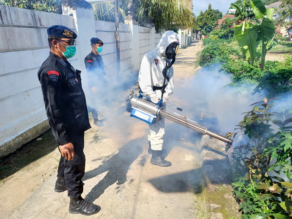 Cegah DBD, Polda Lampung Fogging Ratusan Rumah di Bandar Lampung