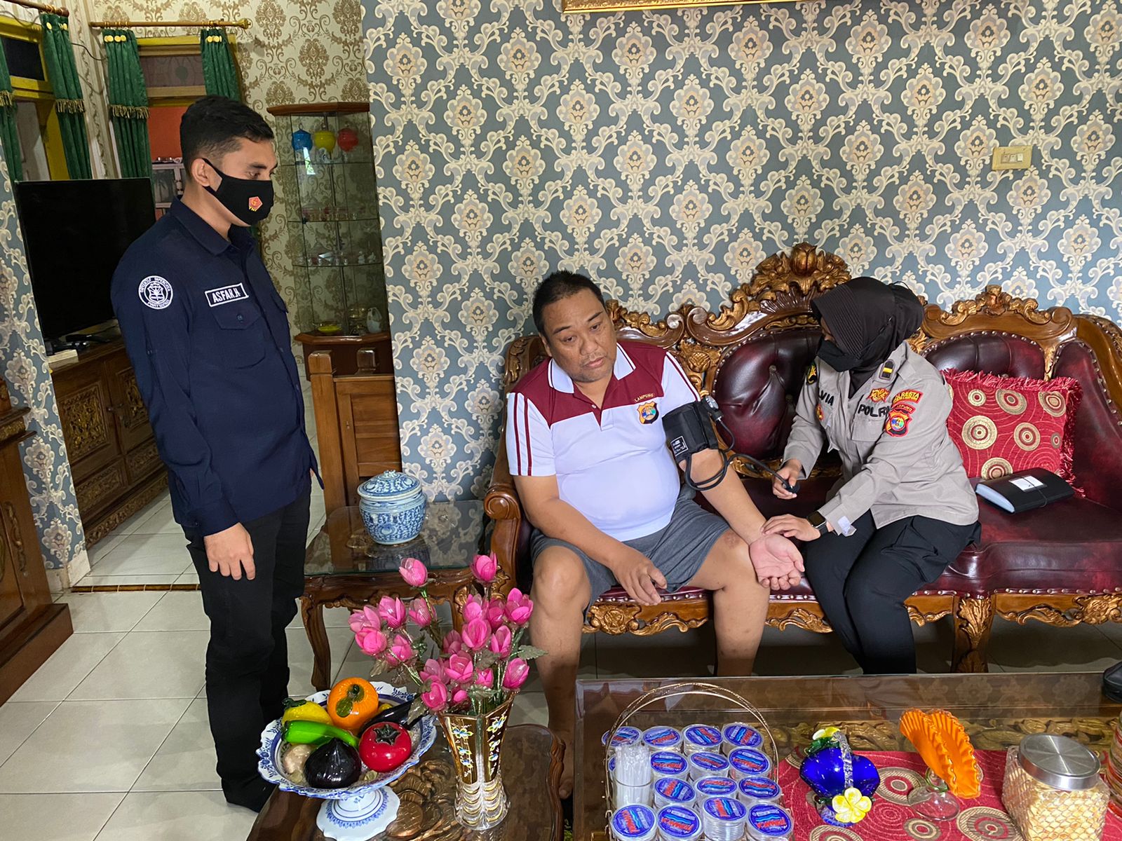 Dokkes Polresta Bandarlampung Kunjungi Personil yang Sakit Kronis