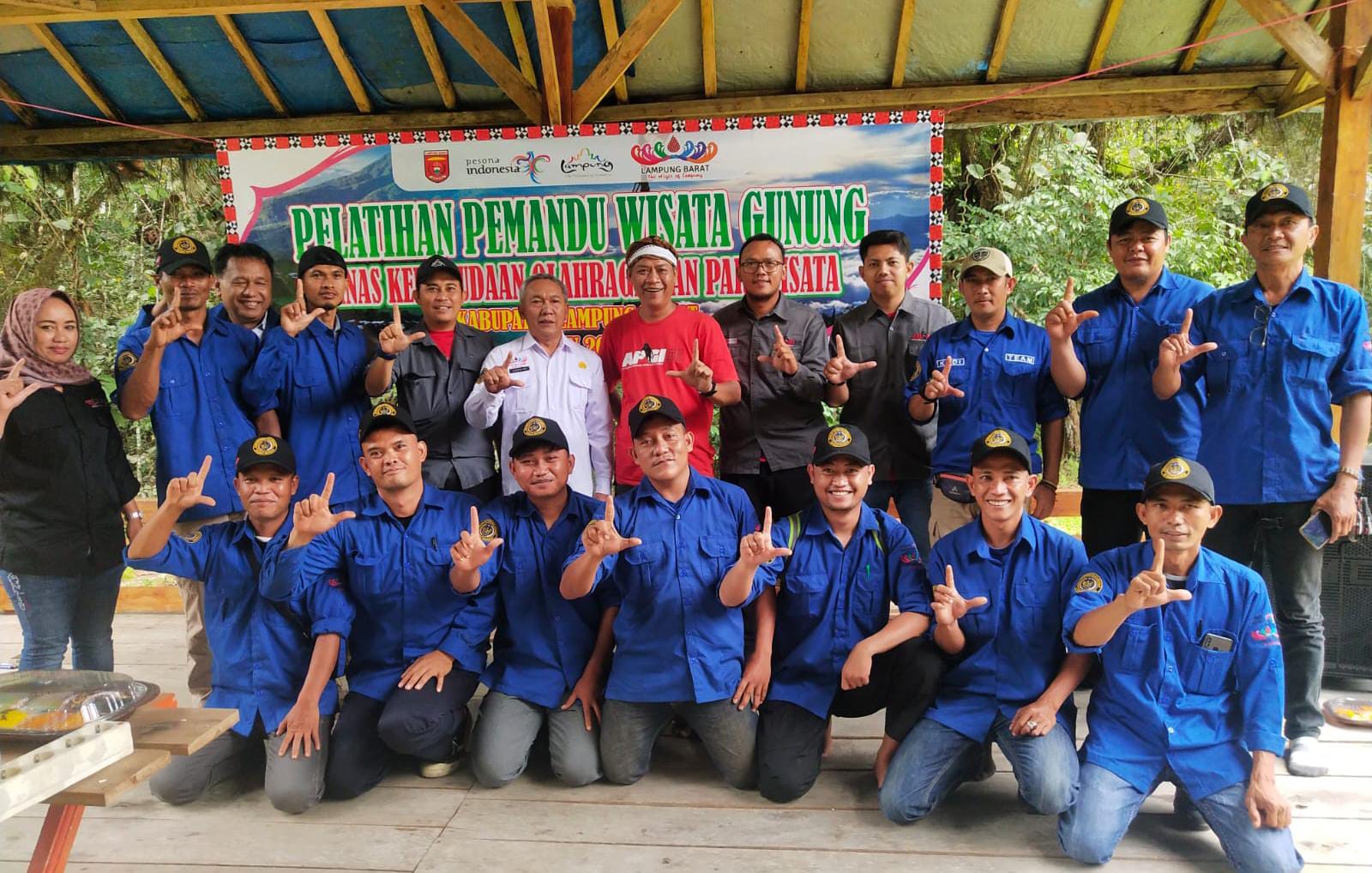 Tingkatkan Kemampuan SDM, Disporapar Lampung Barat Beri Pelatihan Para Pemandu Wisata Gunung 
