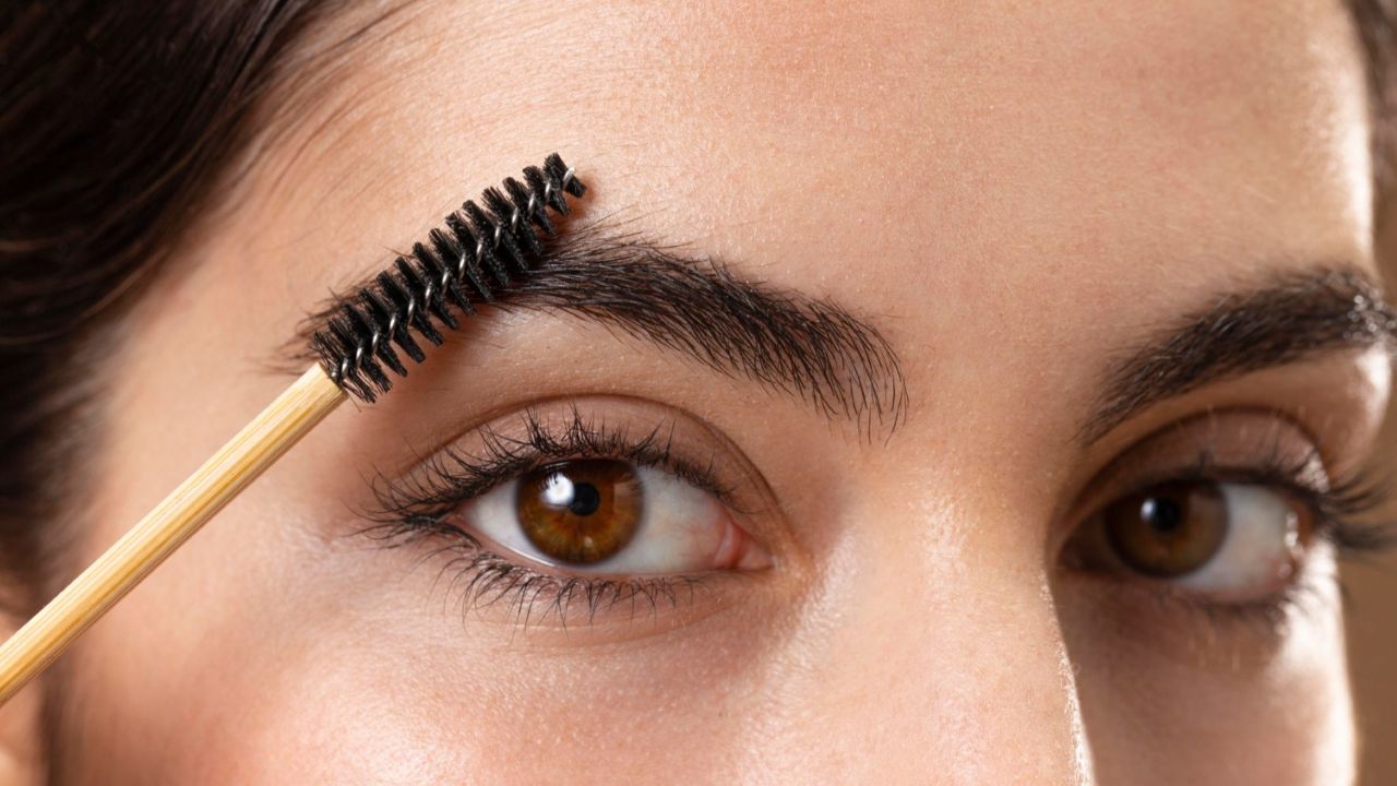 Rahasia Alis Seimbang dan Memikat: Teknik Membentuk Alis Simetris dan Natural