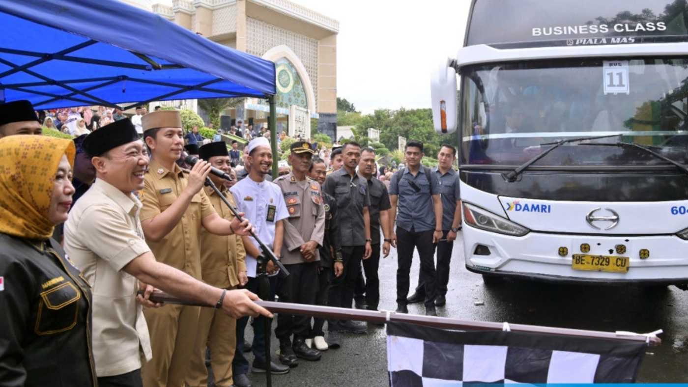 Bupati Lamsel Lepas 413 Jemaah Haji, Ingatkan Jaga Kesehatan di Tanah Suci