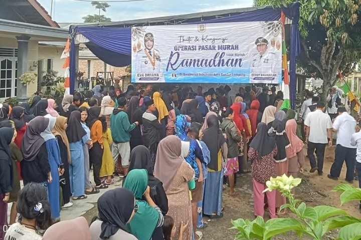 Operasi Pasar Murah Ramadhan di Bandar Lampung, Warga Antusias Borong Sembako Murah