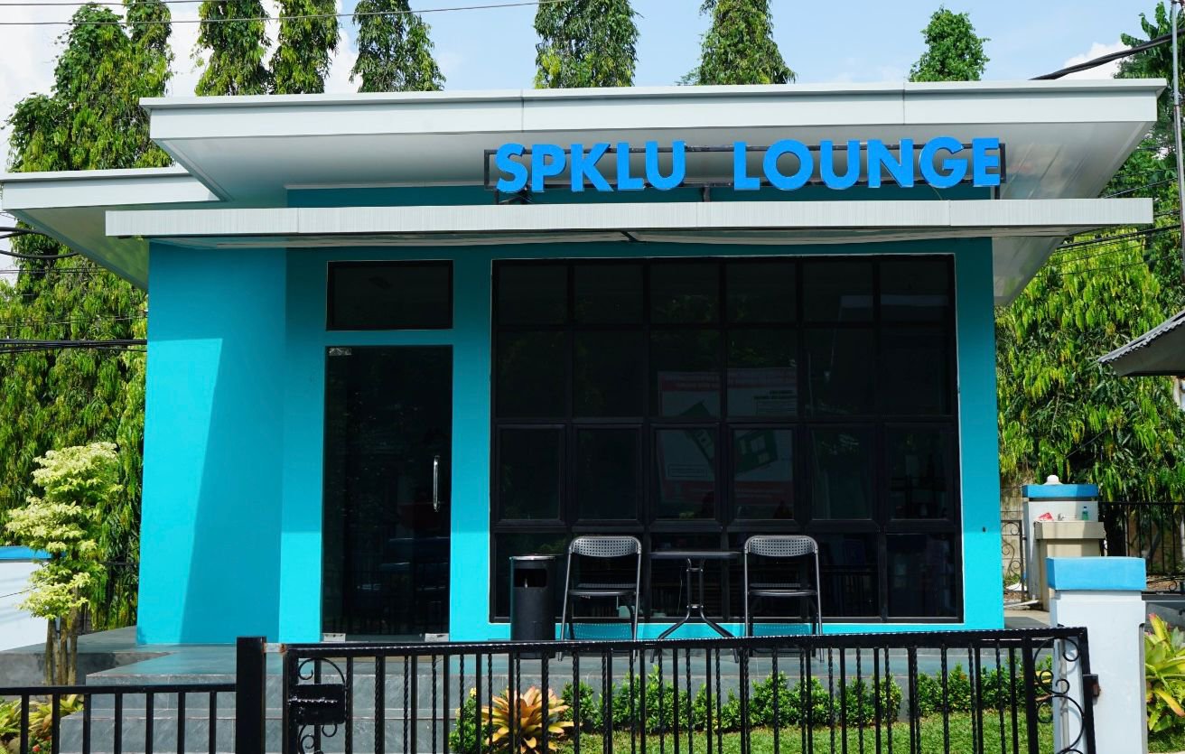Dukung Kendaraan Listrik, PLN Lampung Operasikan 83 SPKLU dan Hadirkan SPKLU Lounge