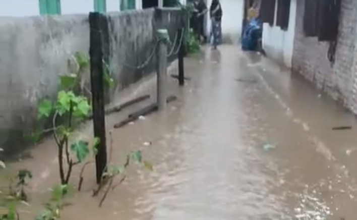Banjir Genangi Sejumlah Wilayah di Pesisir Tengah Akibat Hujan Deras