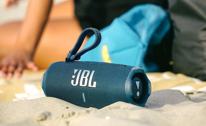JBL Charge 6: Speaker Bluetooth Serba Bisa yang Siap Jadi Legenda Baru