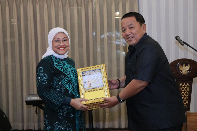 Provinsi Peduli Pekerja Migran Indonesia, Gubernur Lampung Terima Penghargaan dari Menaker RI
