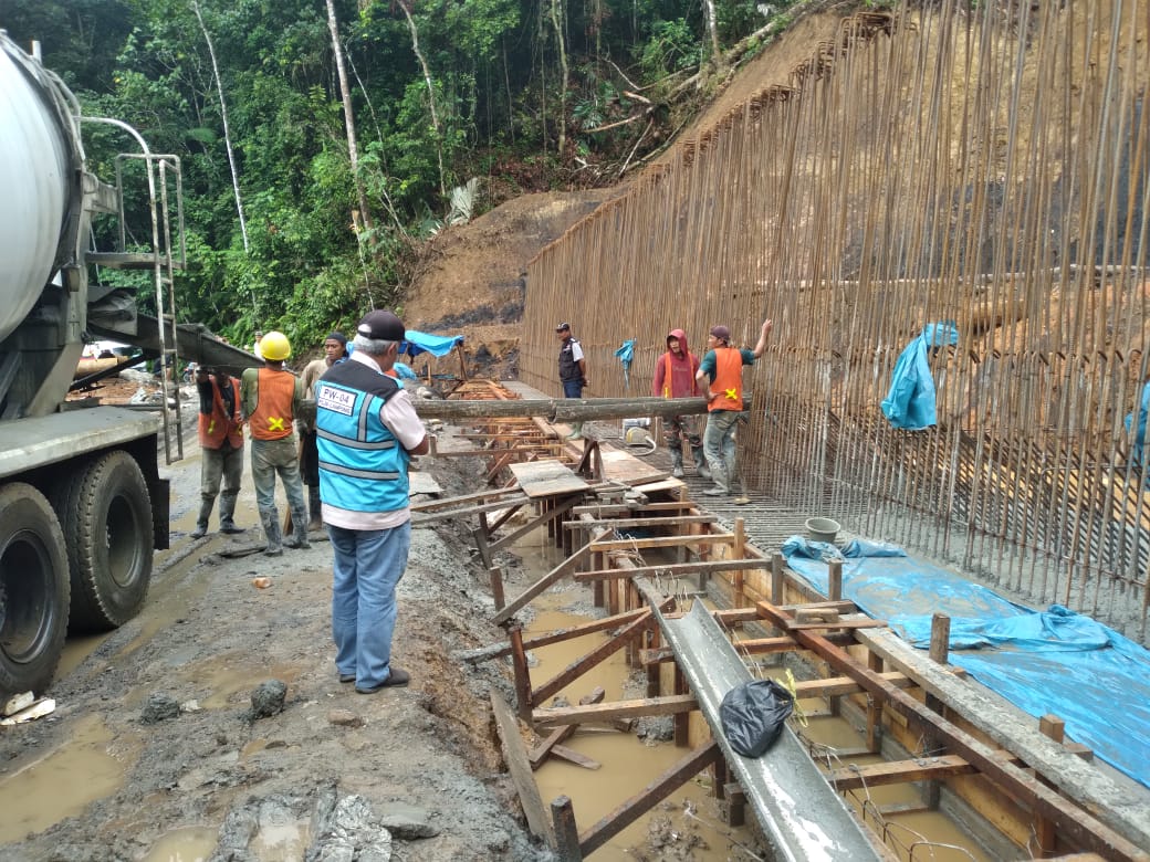 Dibangun Retaining Wall, Penanganan Longsor KM 17 Ditarget Selesai September 