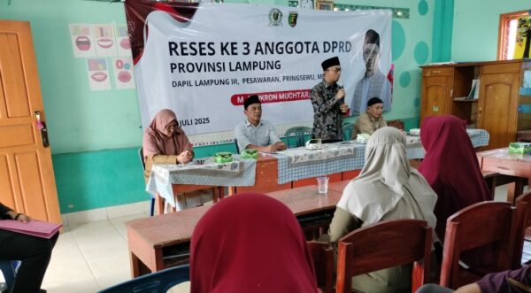 Warga Waringin Sari Curhat Dihadapan Syukron Terkait Kesehatan dan Pendidikan
