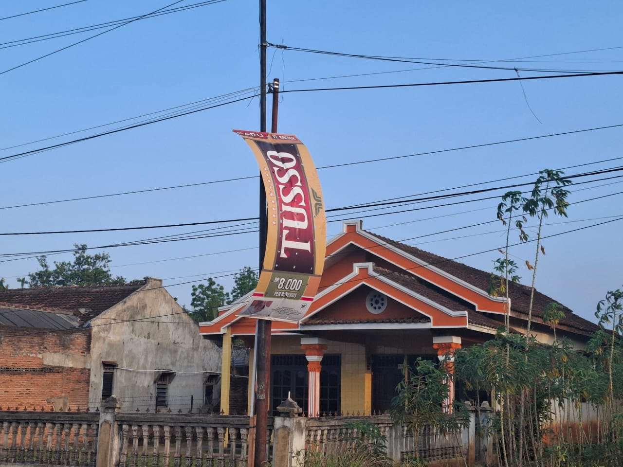 Banner Iklan Rokok TUSSO di Lampung Utara Diduga Dipasang Tanpa Izin