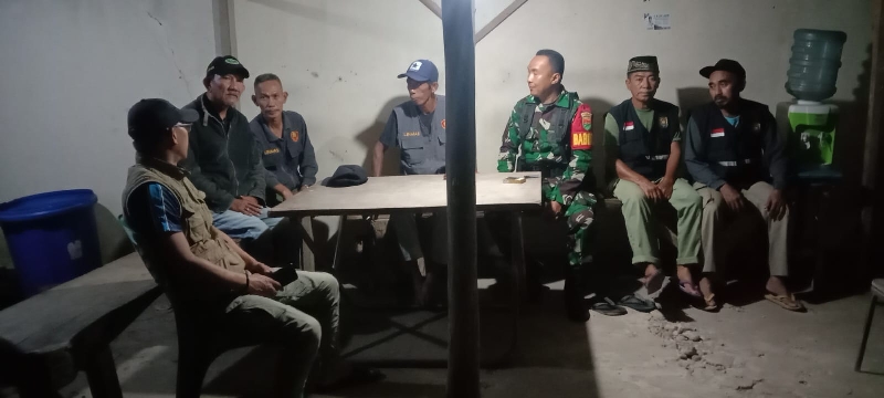 Babinsa Korpri Raya Perkuat Komsos dan Siskamling untuk Tingkatkan Keamanan Lingkungan