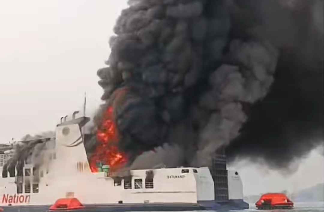 KMP Batumandi Terbakar Saat Hendak Sandar di Pelabuhan Merak