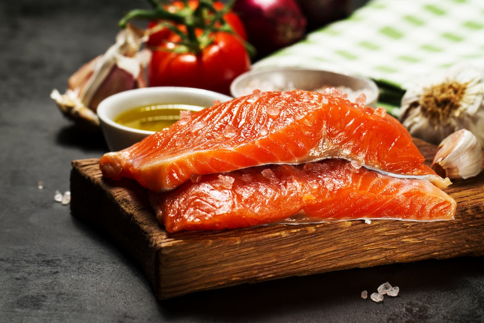 Sudah Tahu Besarnya Manfaat Mengkonsumsi Ikan Salmon?