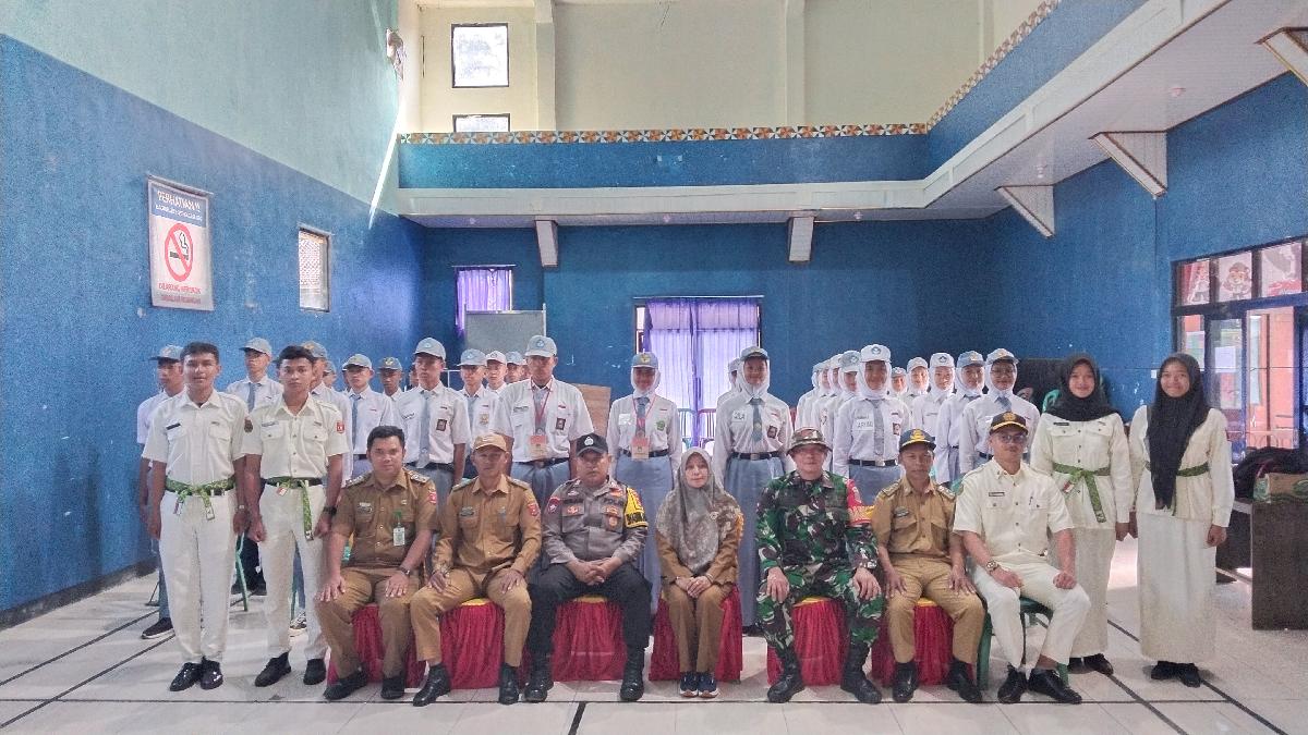 Paskibraka Kebun Tebu Mulai Digembleng, Camat Erna Tekankan Pentingnya Menjaga Kebugaran 