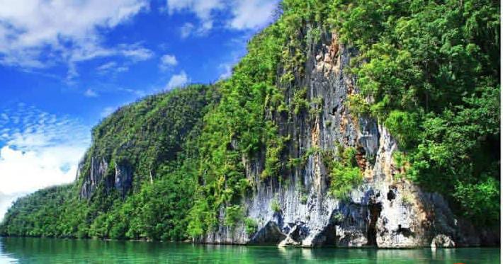 Tebing Sawai: Lukisan Alam dari Pulau Seram