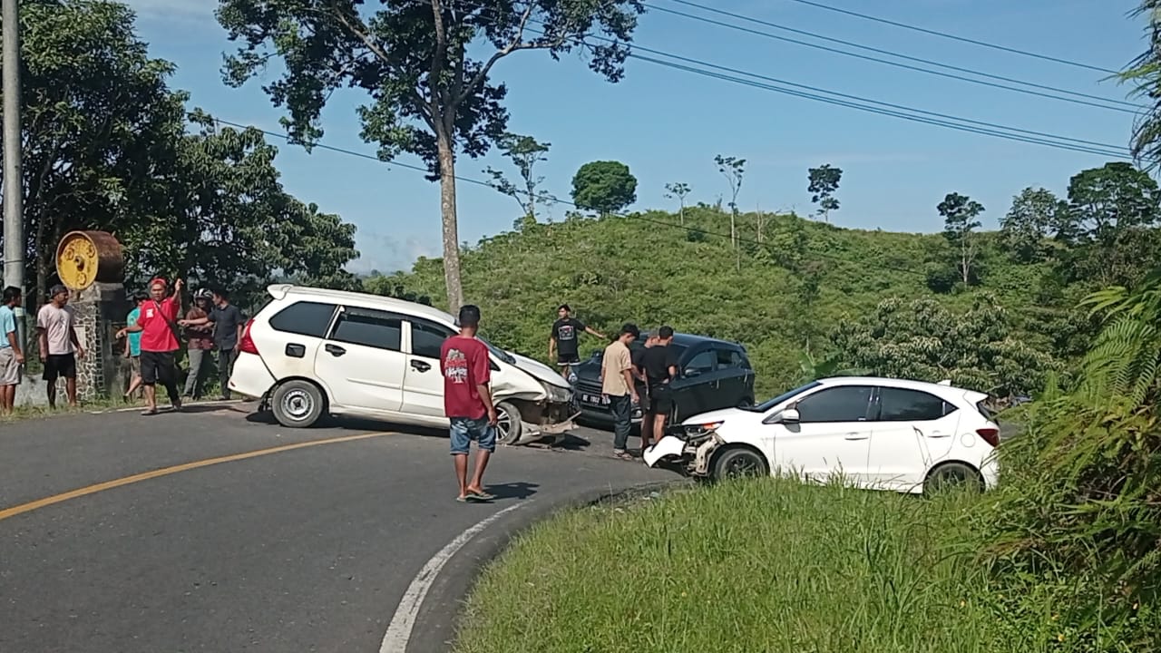 Tabrakan Xenia vs Brio di Pekon Batu Kebayan, Satu Pengemudi Luka