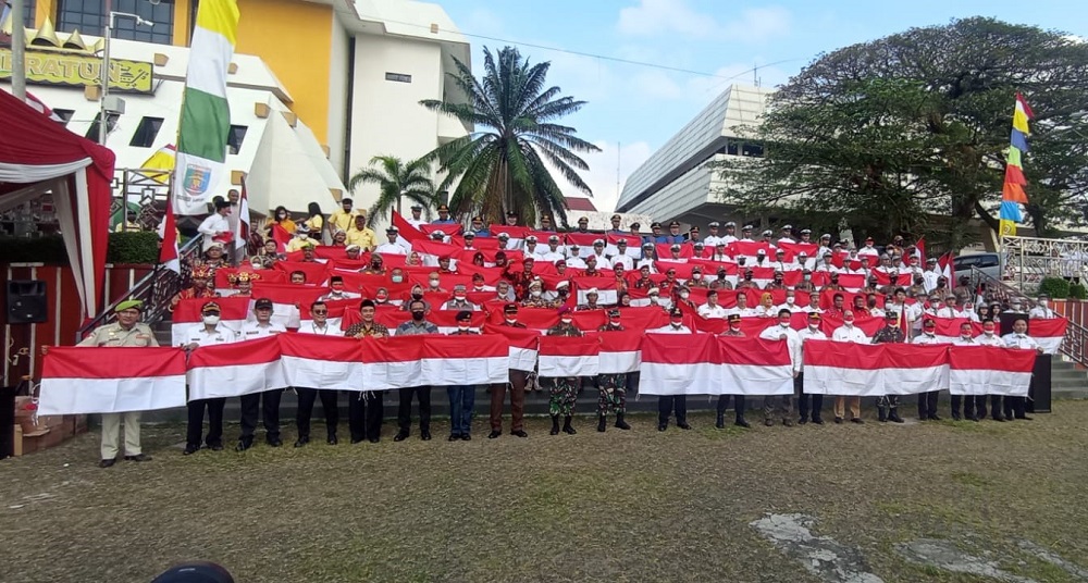 Sambut HUT RI, Arinal Canangkan Gerakan Pembagian 10 Juta Bendera Merah Putih