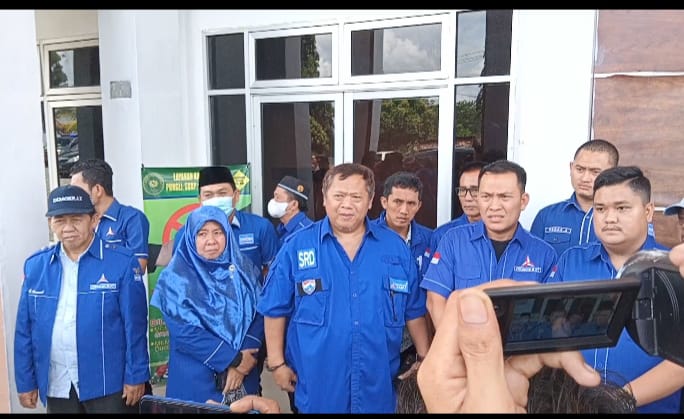 Ratusan Kader Partai Demokrat Geruduk PN Way Kanan, Ada Apa?