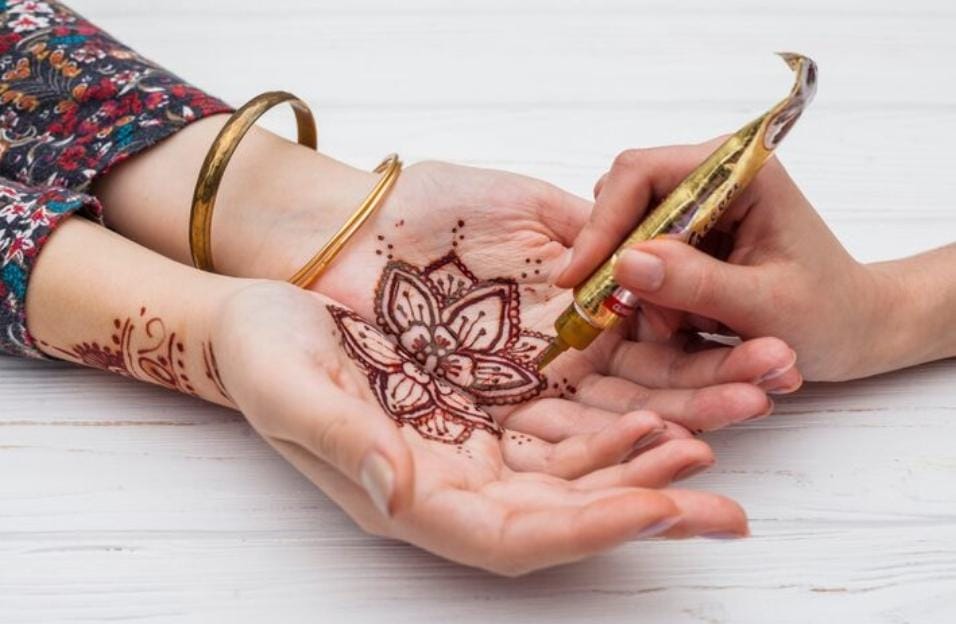 10 Cara Alami dan Aman Menghilangkan Henna dari Tangan