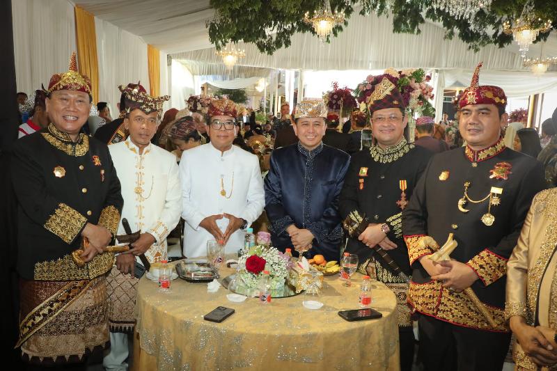 Pj Gubernur Samsudin Hadiri Acara Begawi Agung Marga Balau, Pernikahan Putra Sulung Tomsi Tohir Balaw