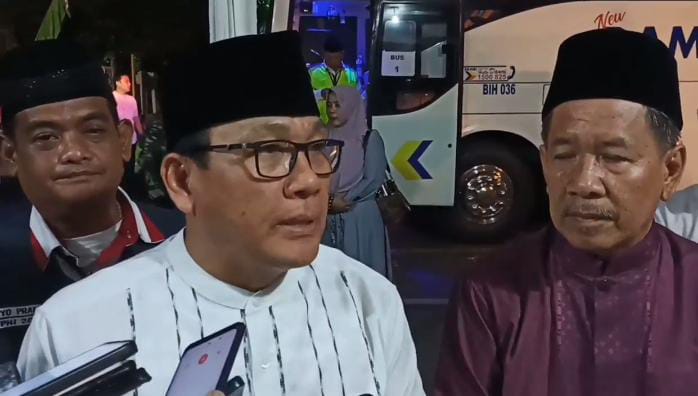 Walikota Metro Wahdi Siradjuddin Sambut Kepulangan Ratusan Jamaah Haji