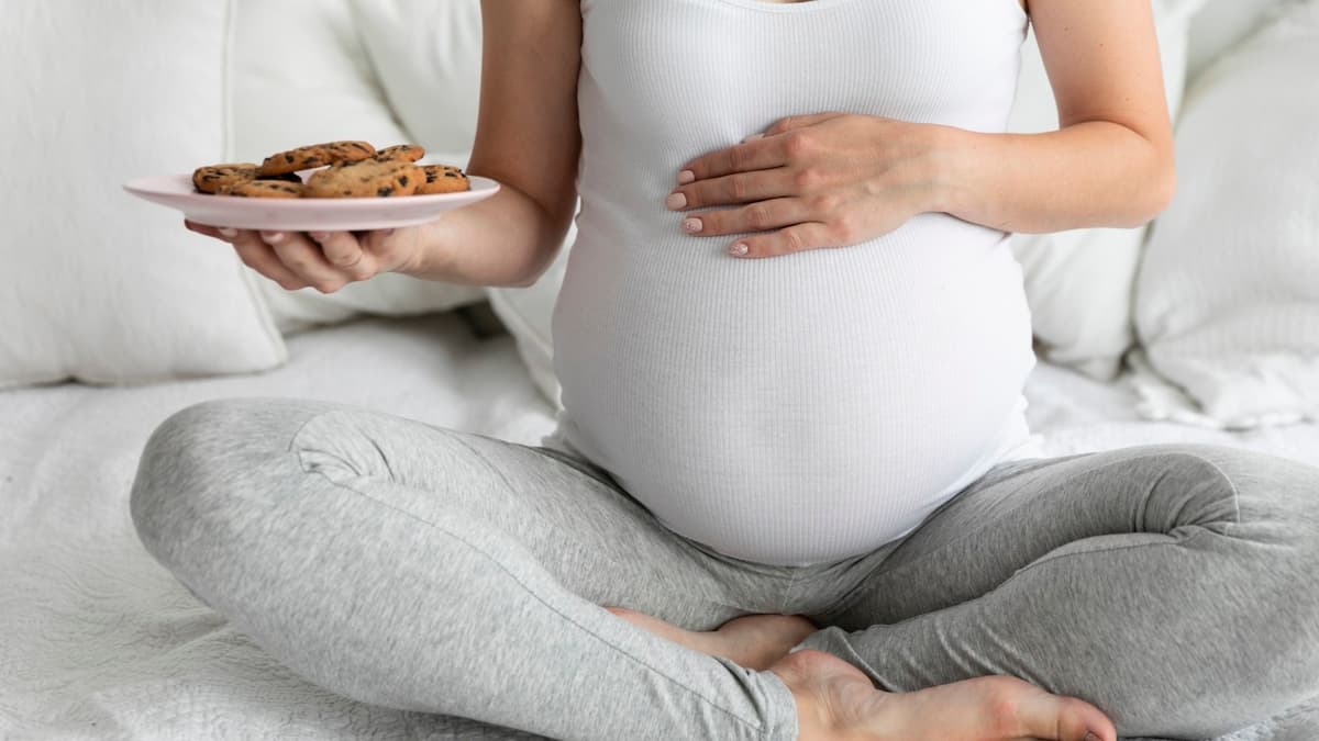 Makanan yang Harus Dihindari Ibu Hamil