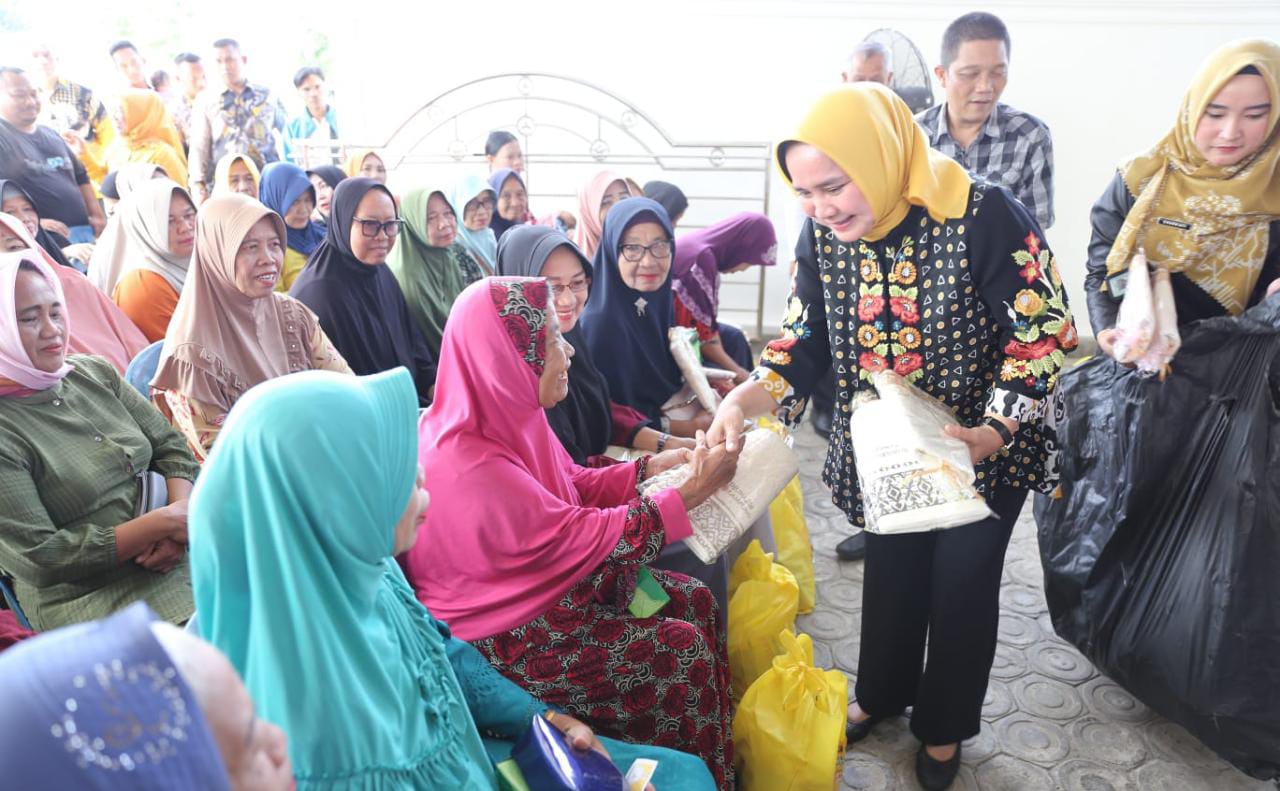 Ketua LKKS Lampung Beri Bantuan Sembako di Tulang Bawang dan Tulang Bawang Barat 