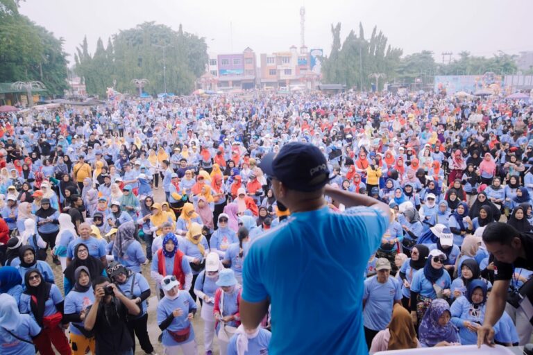 Ribuan Warga Metro Antusias Ikuti Senam Sehat Bersama Mirza