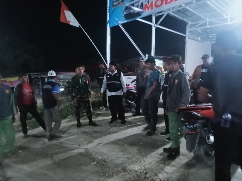 Babinsa Way Laga Gelar Patroli Terpadu untuk Jaga Keamanan dan Ketertiban Masyarakat