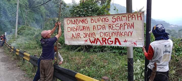 Aparat dan Warga Pekon Sukapura Ingatkan Oknum Tidak Buang Sampah Sembarangan