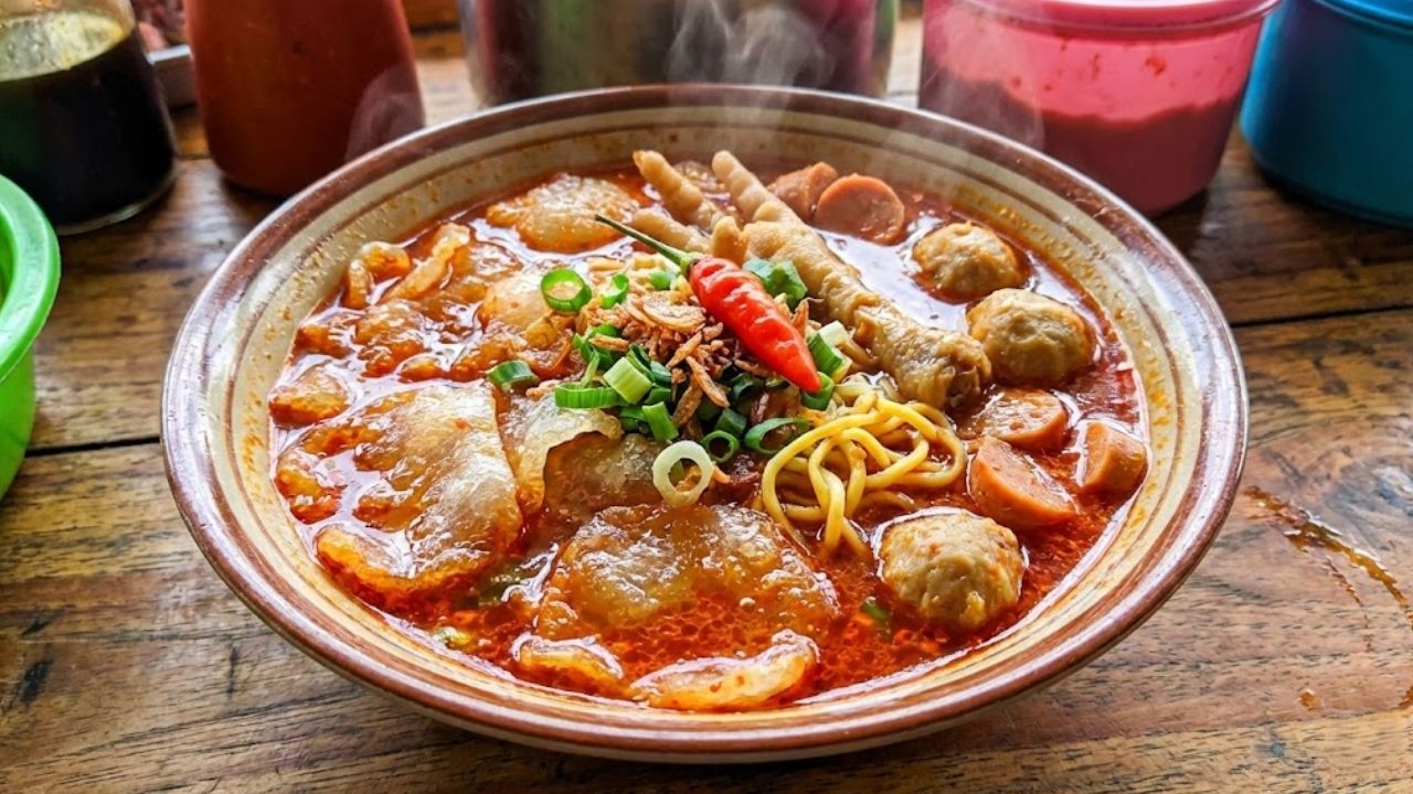 Fakta Unik Seblak: Kuliner Pedas Bandung yang Mendunia