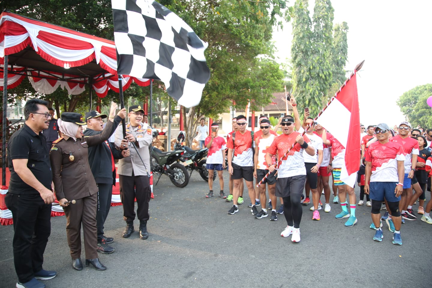 Bupati Lampung Selatan Nanang Ermanto Lepas Peserta Lari Kebangsaan