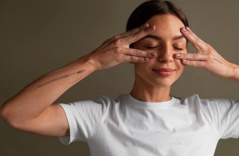 Face Yoga: Cara Alami Membuat Wajah Segar, Kencang, dan Awet Muda