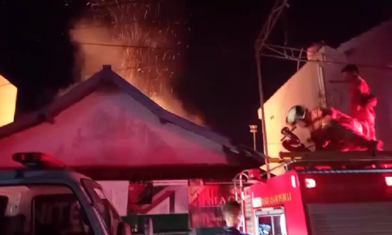 Satu Rumah Hangus Terbakar di Kelurahan Gotong Royong 