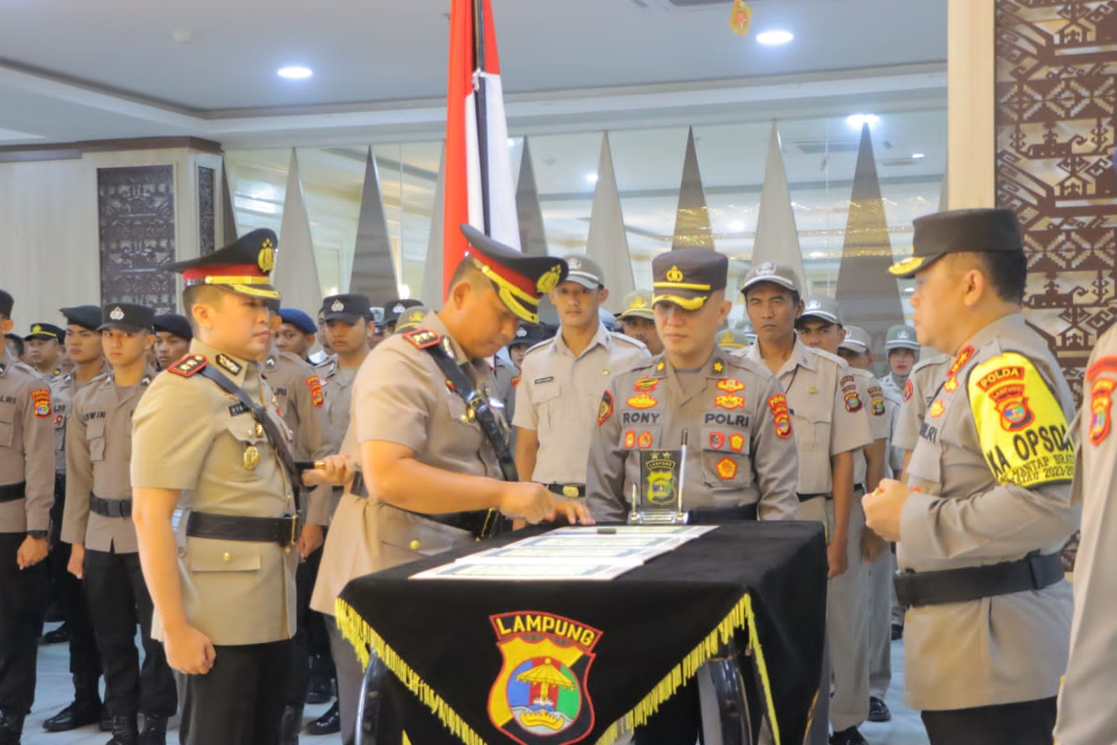 Langsungkan Sertijab, Kapolres Lampung Barat Resmi Dijabat oleh AKBP Ryky Widya Muharom 