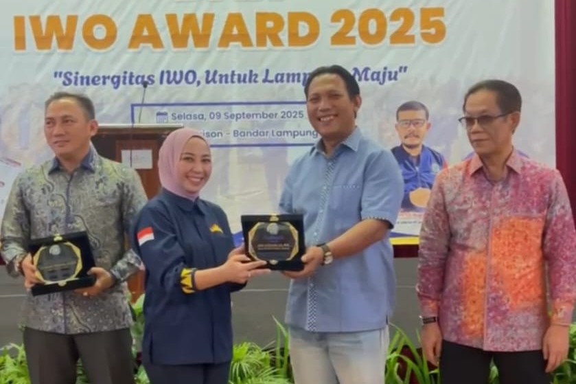 Ketua KNPI Lampung Bung Iqbal Ardiansyah Raih Penghargaan Pemuda Inspiratif di IWO Award 2025
