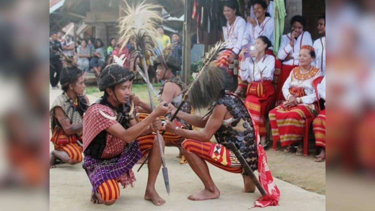 Tari Bulu Londong: Tarian Perang Tradisional dari Mamasa, Sulawesi Barat